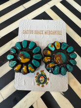 Load image into Gallery viewer, Poppy Stud